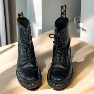 Black Dr Marten Airwair Boots, Size 8, in Excellent condition